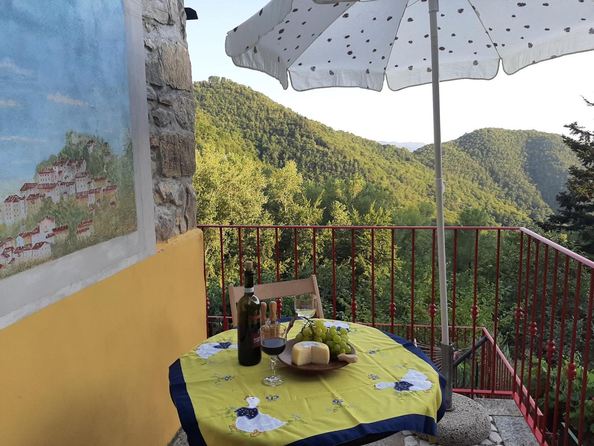 Deliziosa Casetta Sull'Appennino Toscano Montefegatesi Exterior foto